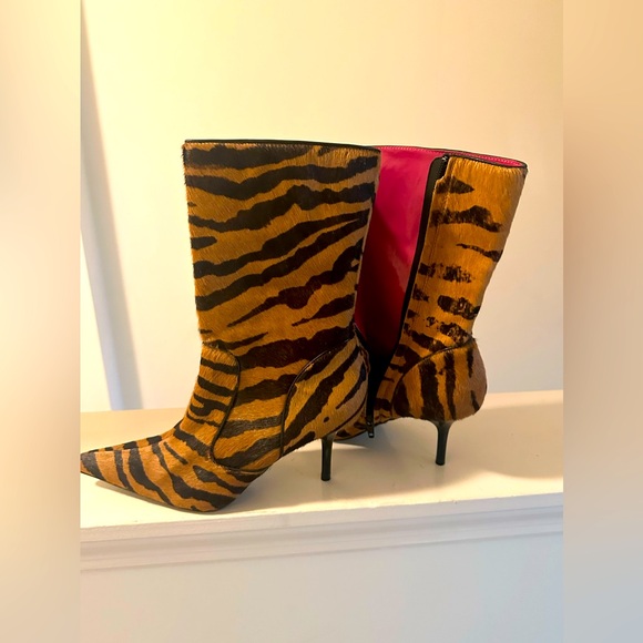 Animal print Steve Madden size 6 boots with 2 inch heel never worn, great style - Picture 5 of 6